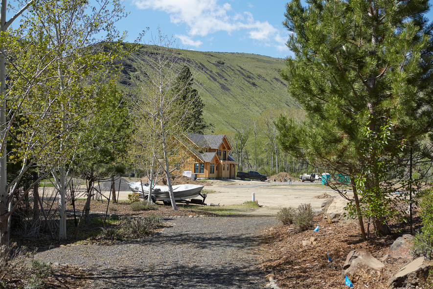 All cabins at Canyon River Ranch have access to common areas like the lodge, pool and hot tub, vineyard, private boat launch, and riverfront access.