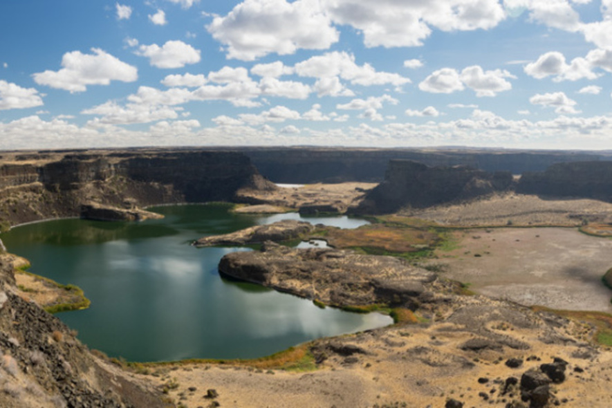 <i>Located within 2 hours of Canyon River Ranch is one of the natural wonders of North America. The Dry Falls Cataract is a 3.5 mile chasm of basalt with a 400 foot drop. </i>