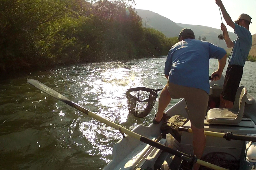 yakima river guided float trips netting fish